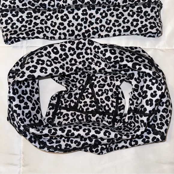 Ethos leopard print sports bra and shorts set - Picture 2 of 4